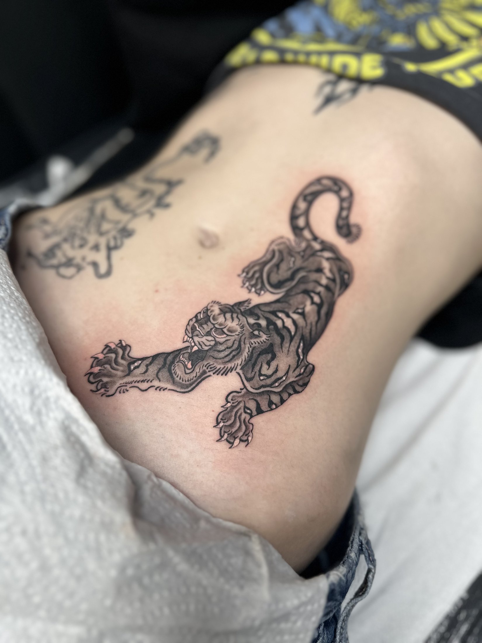 Japanese illustrative tattoo by Suze Tattoos — piece 8
